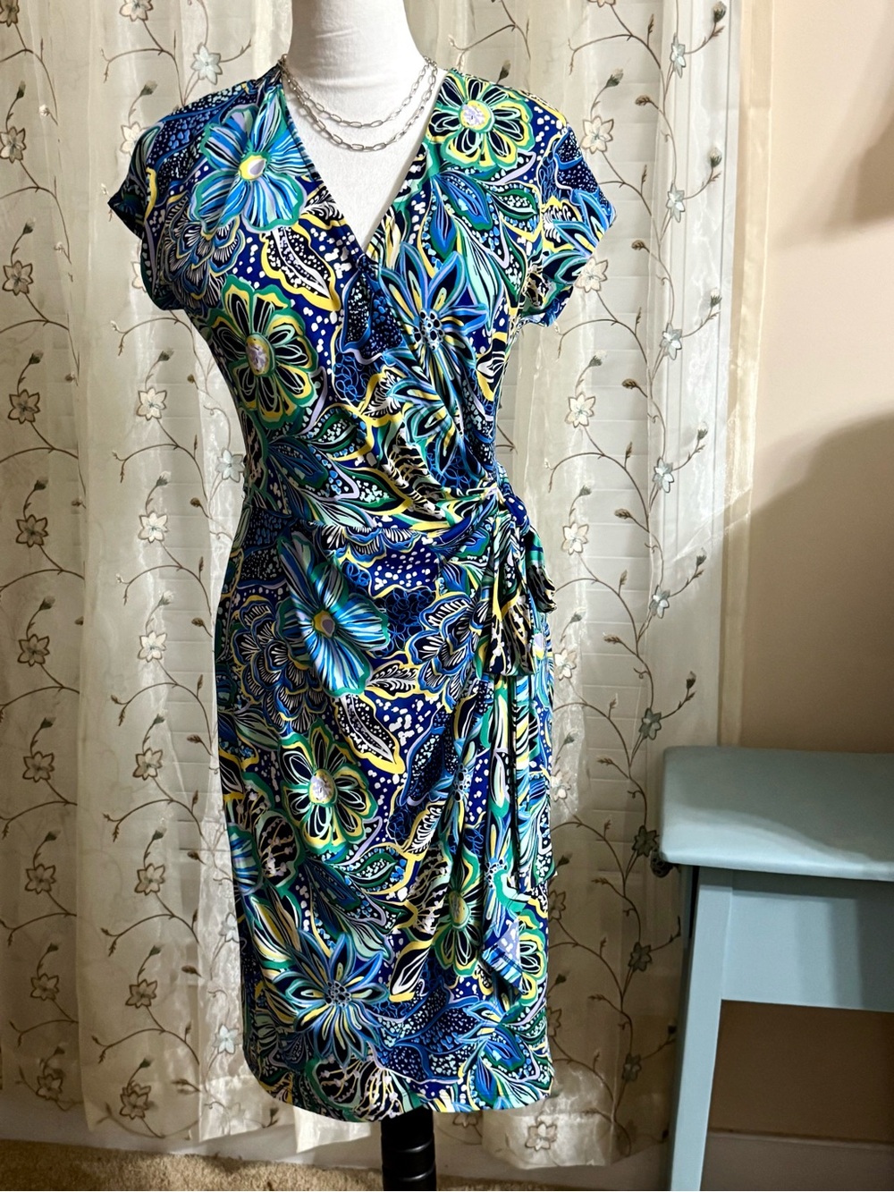 EUC Maggy London Blue/Green /Yellow Floral Dress w/Navy trim. Size Small